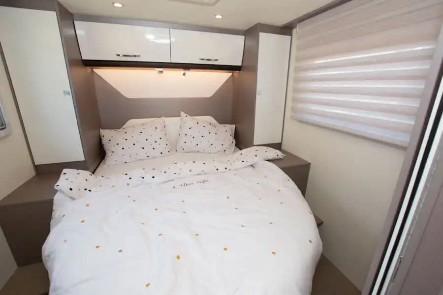 The double bed in the The Bürstner Lyseo TD 736 Harmony motorhome (Click to view full screen)