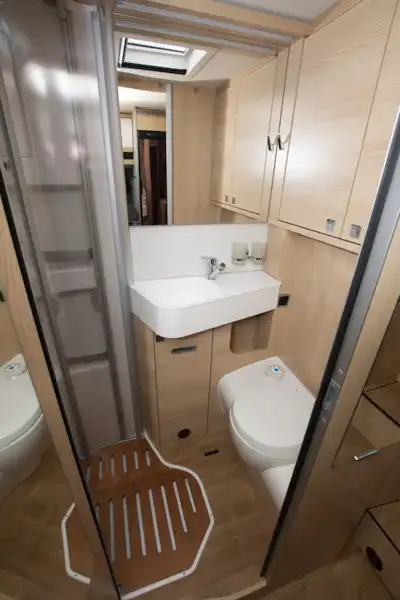 The washroom in the Hymer B-MC I 600 WhiteLine motorhome (Click to view full screen)