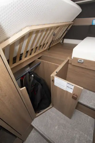 Storage under the bed in the Dethleffs Globeline T 6613 EB motorhome (Click to view full screen)