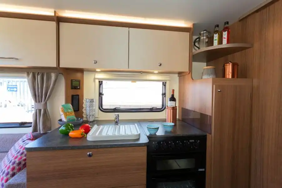 Over-locker lighting plus task lighting focusing on the kitchen surface (Click to view full screen)