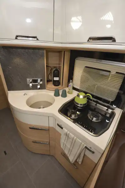 The kitchen in the Niesmann + Bischoff Flair 830 LE motorhome (Click to view full screen)