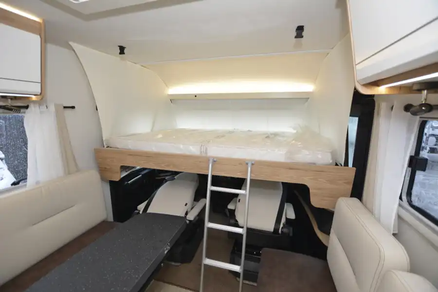 The drop down bed in the Pilote Galaxy G690 D Essentiel (Click to view full screen)
