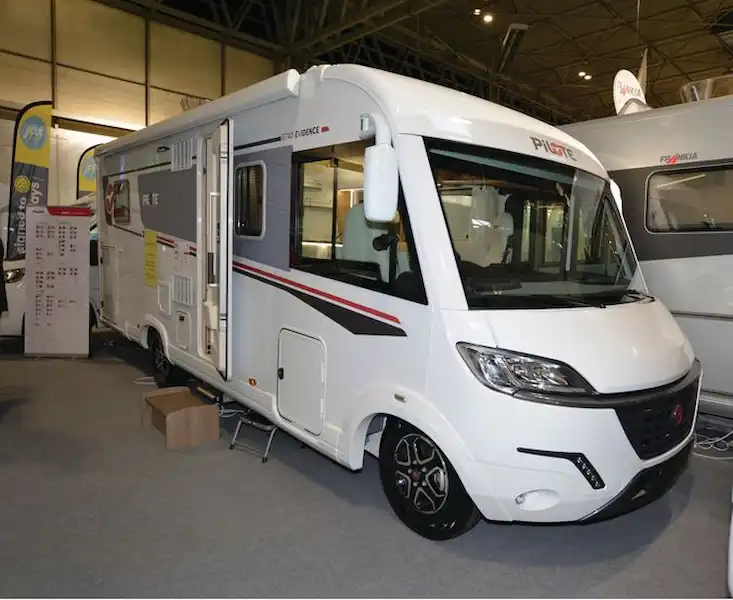 The Pilote G740FC Évidence A-class motorhome  (Click to view full screen)