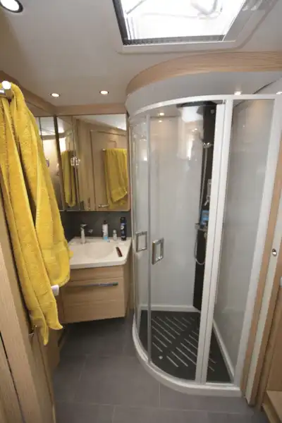 The shower in the Niesmann + Bischoff Flair 830 LE motorhome (Click to view full screen)