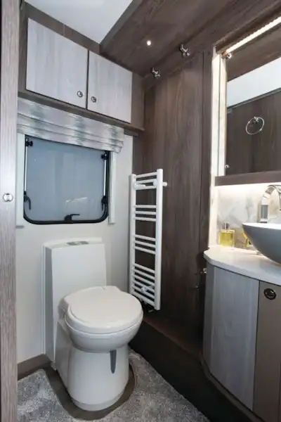 The Coachman Lusso I single-axle caravan washroom (Click to view full screen)