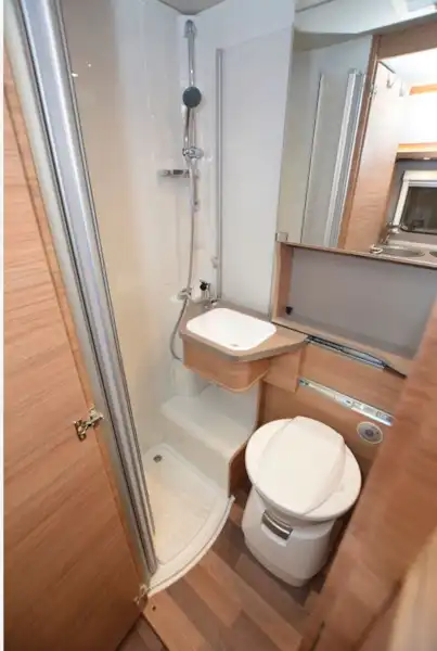 The Weinsberg CaraCompact 600 MEG Pepper motorhome washroom (Click to view full screen)