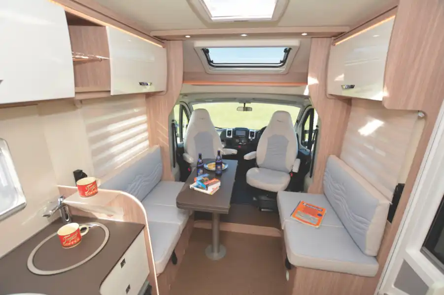The interior of the Bürstner Delfin T 736 motorhome (Click to view full screen)