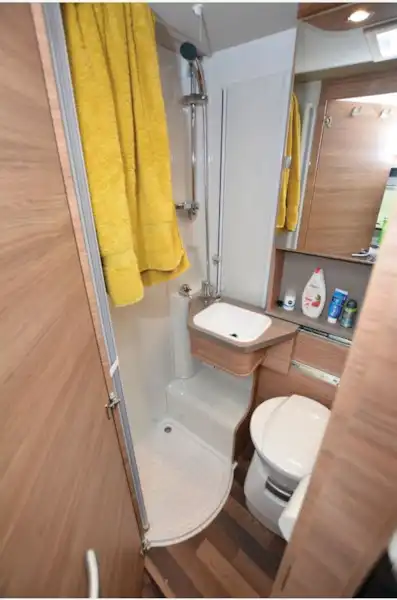 The Weinsberg CaraCompact MB 640 MEG Edition Pepper low-profile motorhome washroom (Click to view full screen)