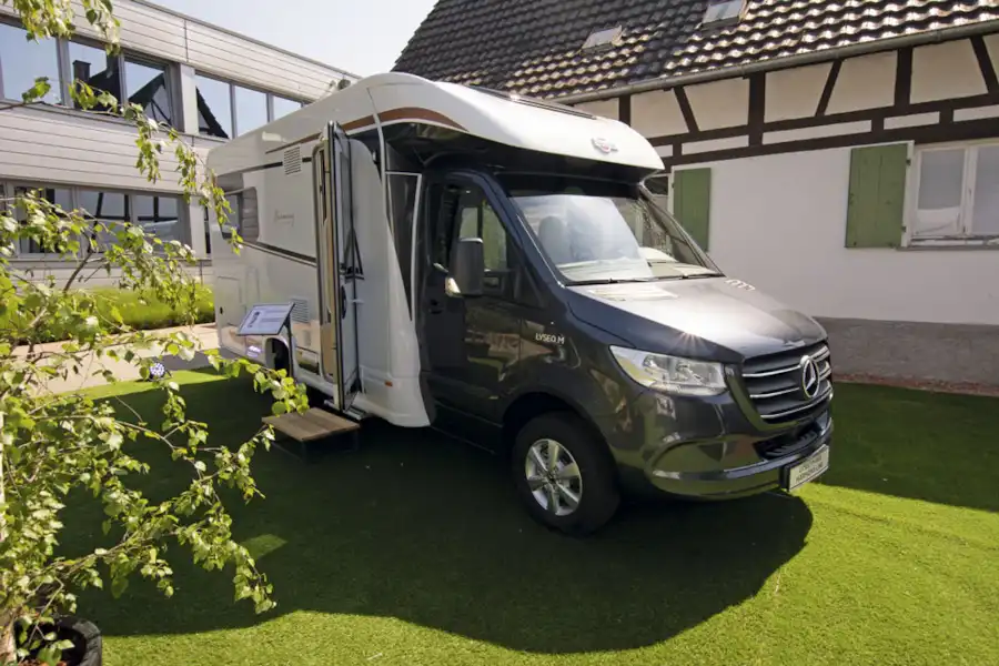 The Burstner Lyseo M T 660 motorhome (Click to view full screen)