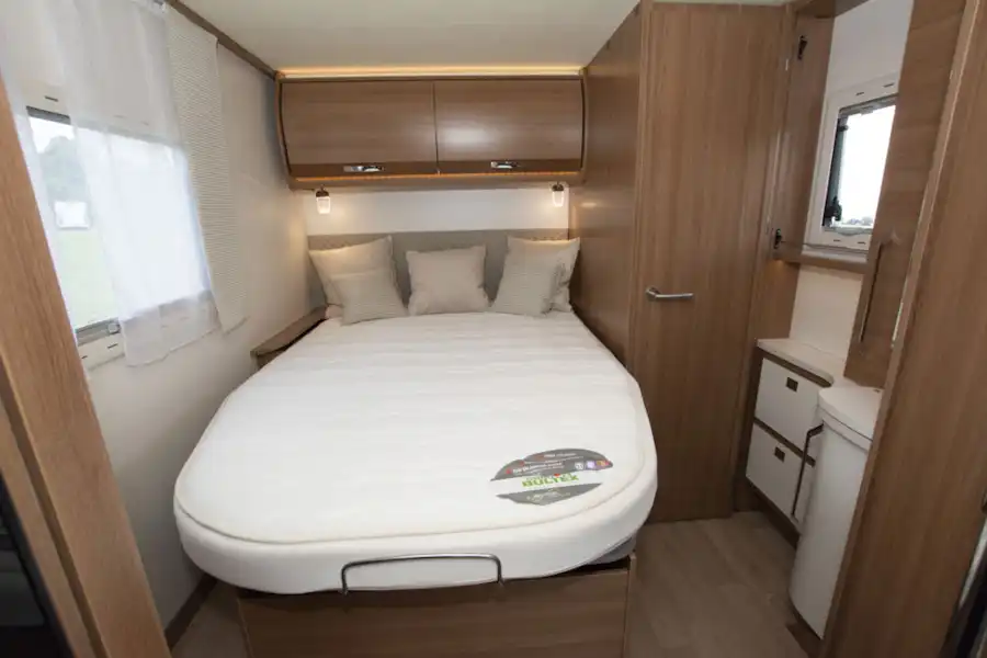 The island bed in the Rapido 656F motorhome (Click to view full screen)