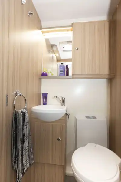 The washroom in the Bailey Phoenix + 640 caravan (Click to view full screen)