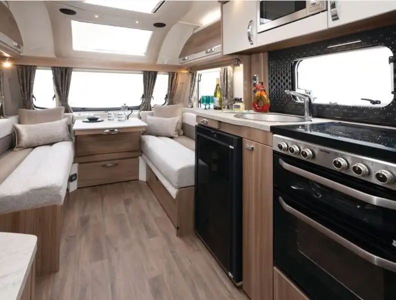 The Swift Challenger X 880 caravan lounge (Click to view full screen)