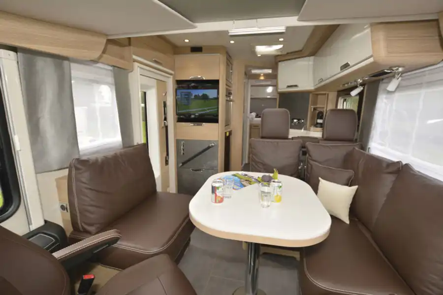 A view of the lounge and the interior of the Niesmann + Bischoff Flair 830 LE motorhome (Click to view full screen)