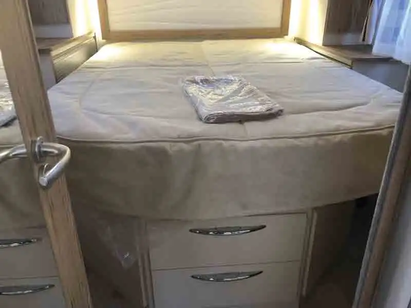 The double bed in the rear of the motorhome - picture courtesy of Oakwell Motorhomes (Click to view full screen)