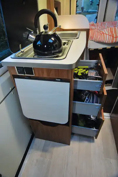 Good storage and an extension flap in the kitchen (Click to view full screen)