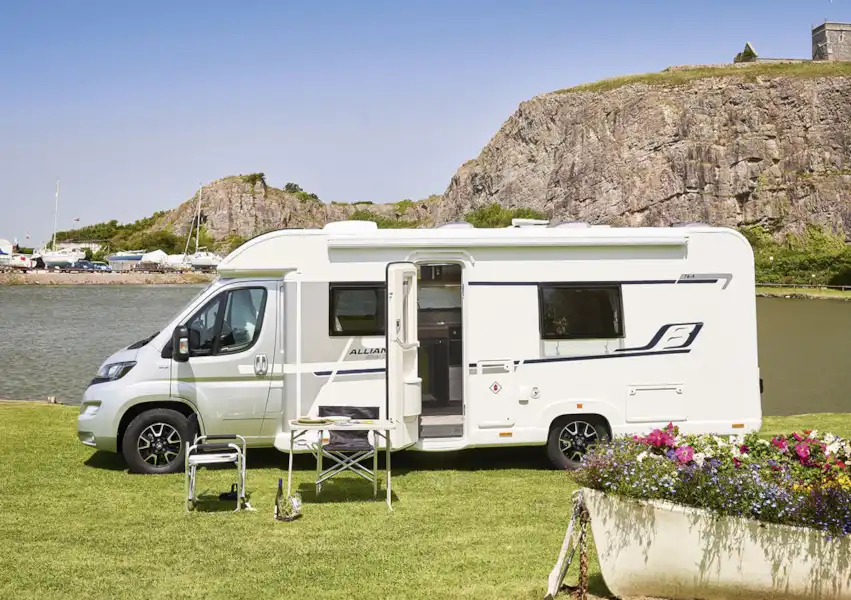 The Bailey Alliance SE 76-4T motorhome (Click to view full screen)