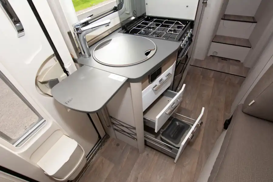 The kitchen in the Hymer Exsis i-580 motorhome (Click to view full screen)