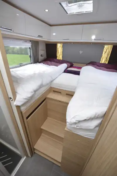 Beds in the Niesmann + Bischoff Flair 830 LE motorhome (Click to view full screen)