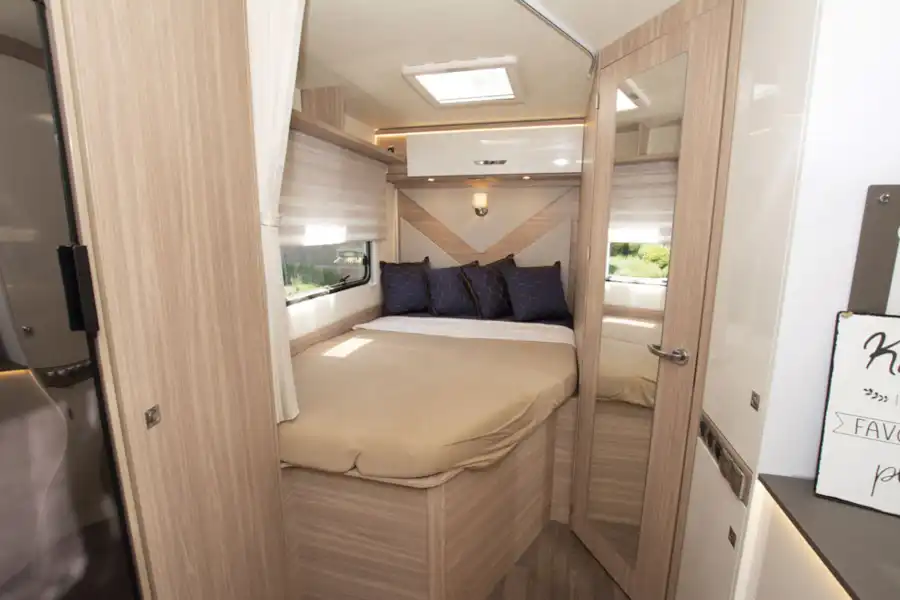 The French bed in the Burstner Lyseo M T 660 motorhome (Click to view full screen)