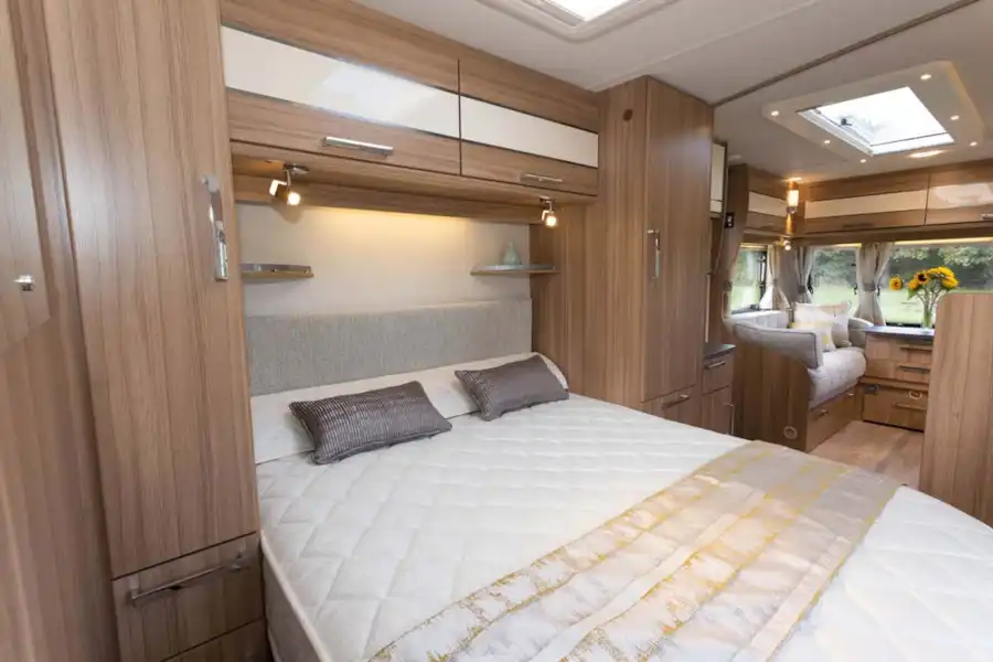 The Solairs 574 has a nice bedroom which is easily separated from the kitchen (Click to view full screen)