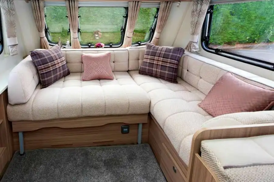 The L-shape provides ample seating and lots of floor space (Click to view full screen)