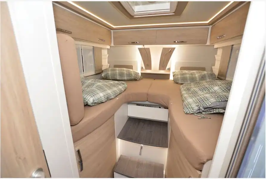 The Frankia Titan Next I 790 GD A-class motorhome beds (Click to view full screen)