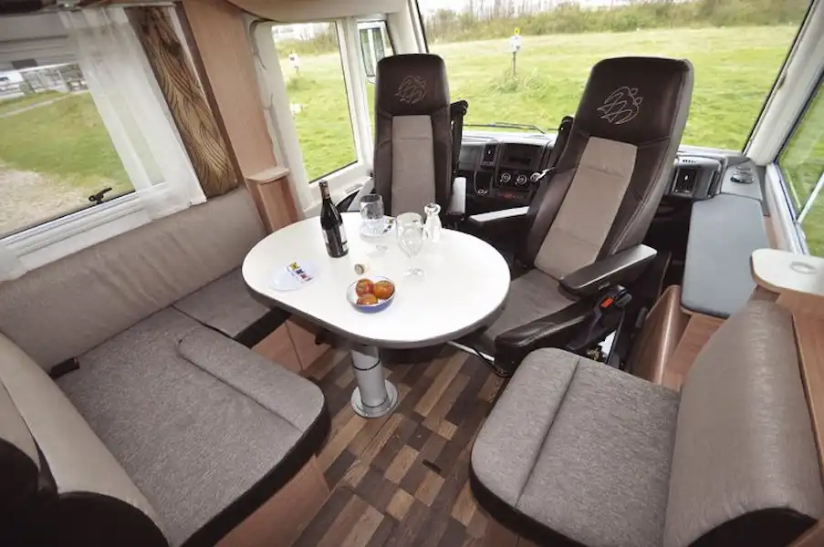 Knaus Sky I 700 LEG and Rapido 891M - motorhome review (Click to view full screen)