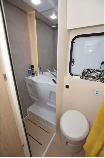 The Rimor Evo 77 Plus motorhome washroom (Click to view full screen)