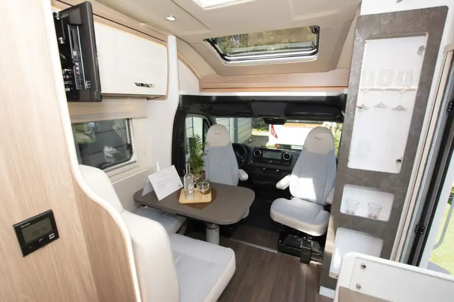The lounge in the Bürstner Lyseo MT 690 G motorhome (Click to view full screen)