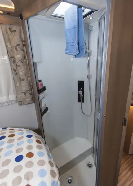 The shower in the Malibu I 500 QB Touring motorhome (Click to view full screen)