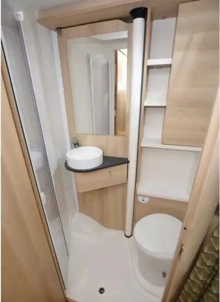 The Itineo Nomad CS660 motorhome washroom (Click to view full screen)