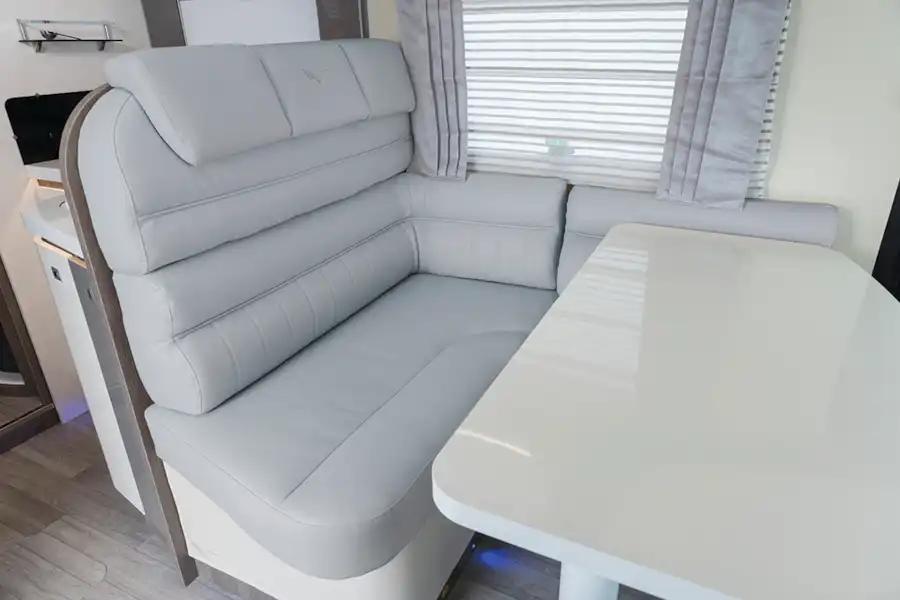 Lounge forward seat (Click to view full screen)