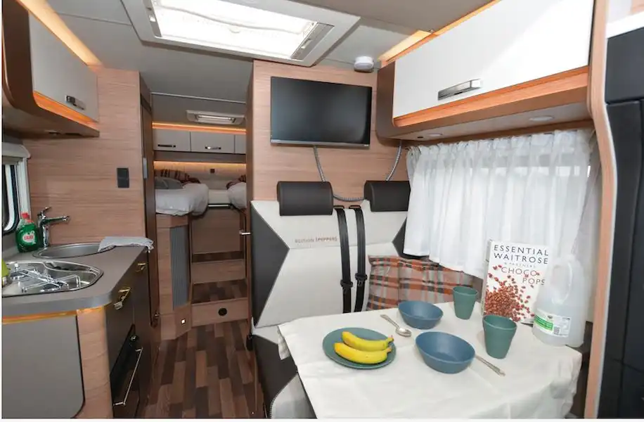 The Weinsberg CaraCompact MB 640 MEG Edition Pepper low-profile motorhome interior (Click to view full screen)