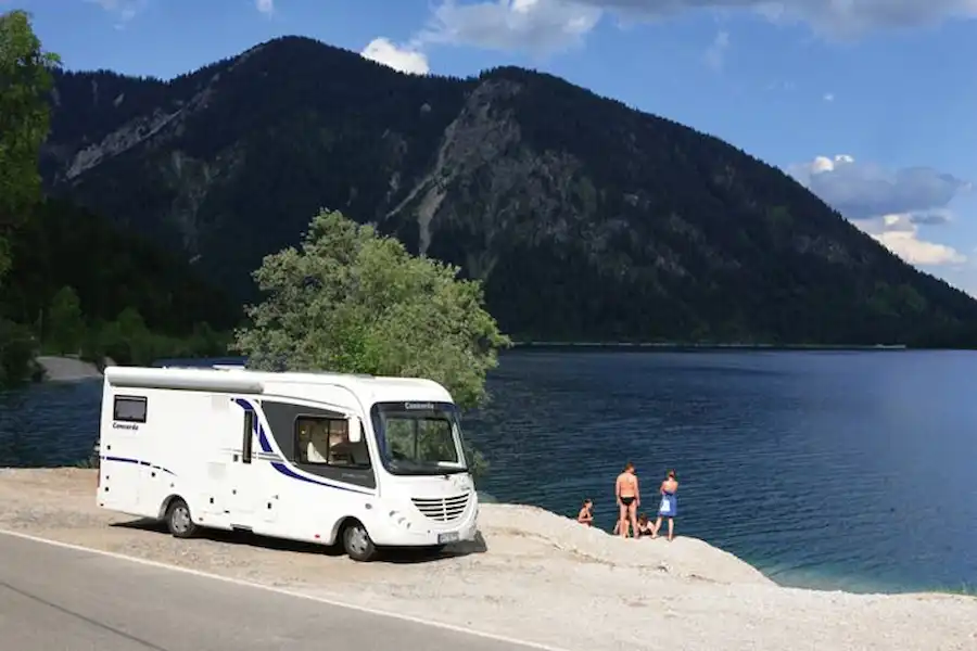 Concorde Credo I 735H (2008) - motorhome review (Click to view full screen)
