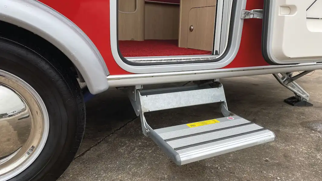 A built-in step in the Eriba Touring Troll 530 Rockabilly caravan (Click to view full screen)
