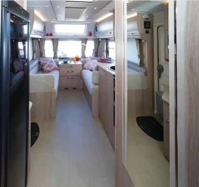 The Elddis Supreme 585 caravan lounge (Click to view full screen)