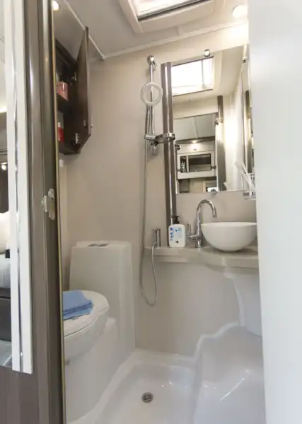 The washroom in the Elddis Encore 250 motorhome (Click to view full screen)