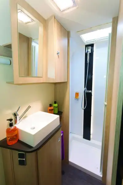 I's a nice , Biritsh shower room layout (Click to view full screen)