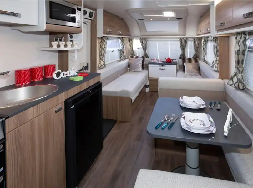 The Swift Kudos 830 DB caravan interior (Click to view full screen)