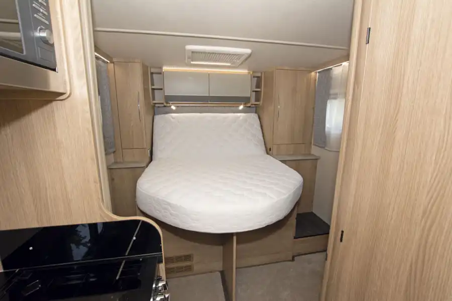 The double bed in the Auto-Trail Imala 730 HB motorhome (Click to view full screen)