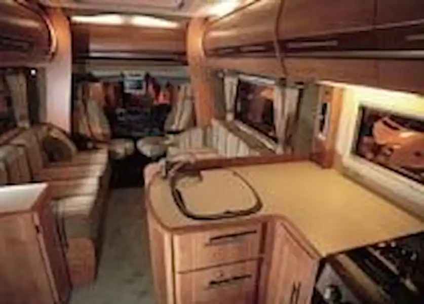Auto-Trail Cheyenne 840D (2008) - motorhome review (Click to view full screen)