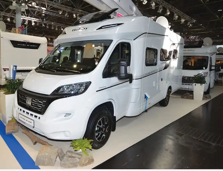 The Hobby Optima De Luxe T70 F low-profile motorhome (Click to view full screen)