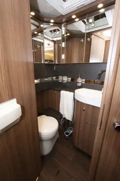 The washroom in the Carthago E-line I 50 LE motorhome (Click to view full screen)