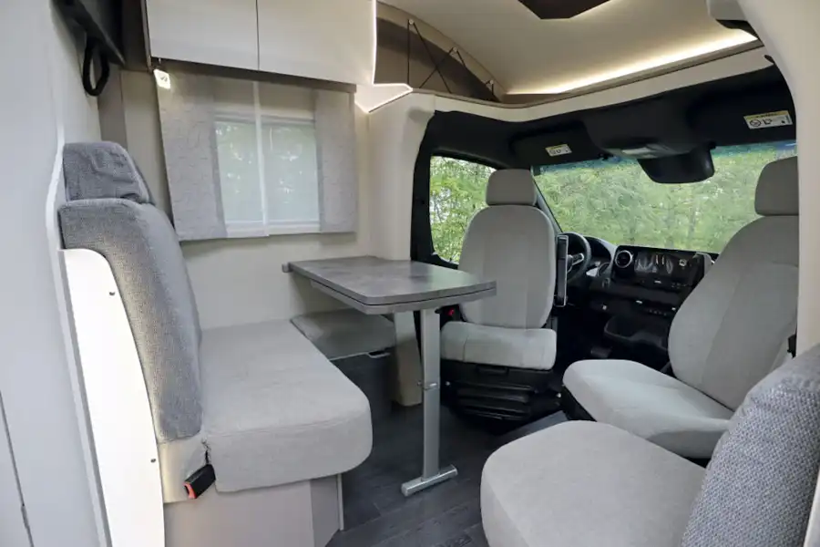 Seating in the front of the Frankia Neo MT 7 GD motorhome (Click to view full screen)