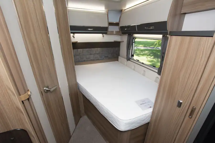The bed in the Swift Kon-tiki Sport 560 motorhome (Click to view full screen)