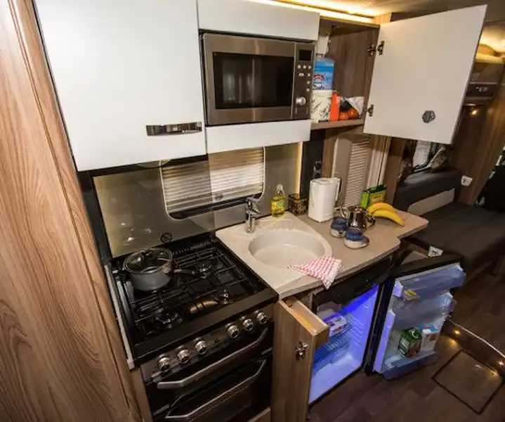 Swift Bessacarr Hi-Style 494 - motorhome review (Click to view full screen)