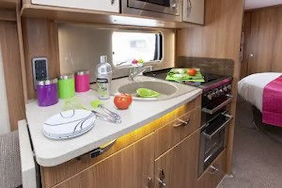Swift Challenger SE 645 – caravan review (Click to view full screen)