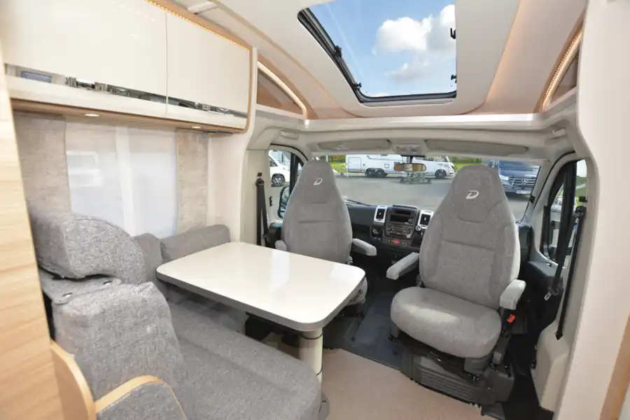 The lounge in the Dethleffs Globebus T 1 motorhome (Click to view full screen)