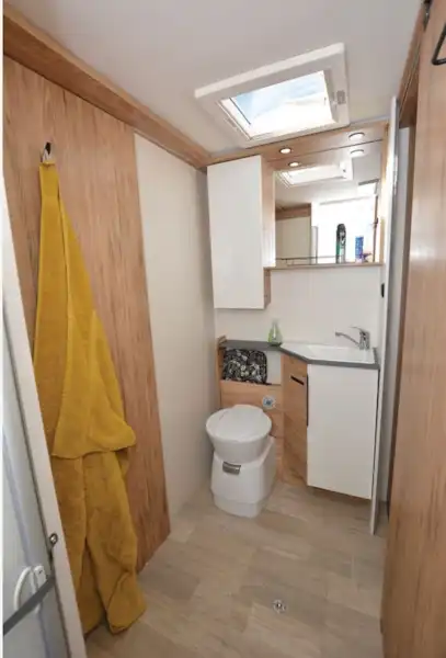 The Pilote P696U Expression motorhome washroom (Click to view full screen)