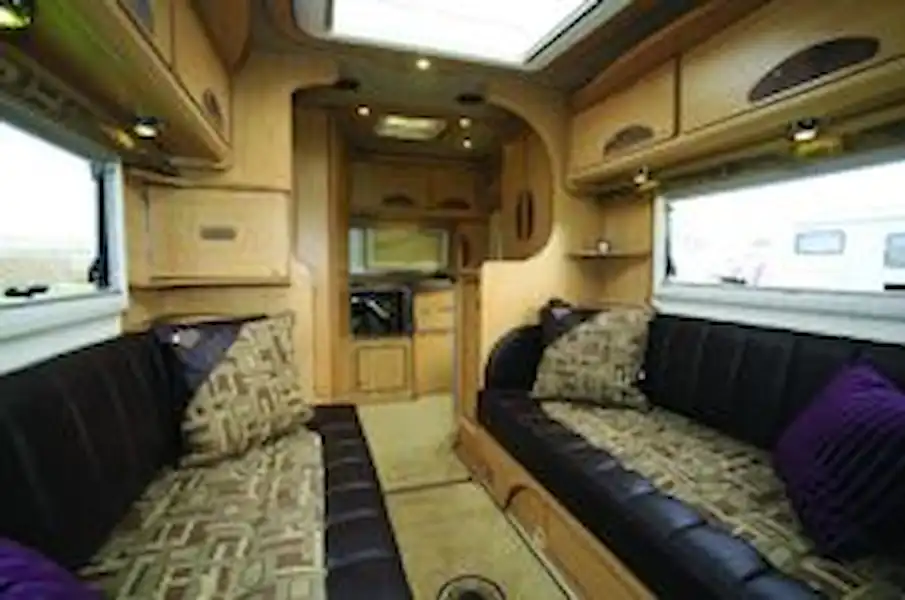 IH J220 (2010) - motorhome review (Click to view full screen)